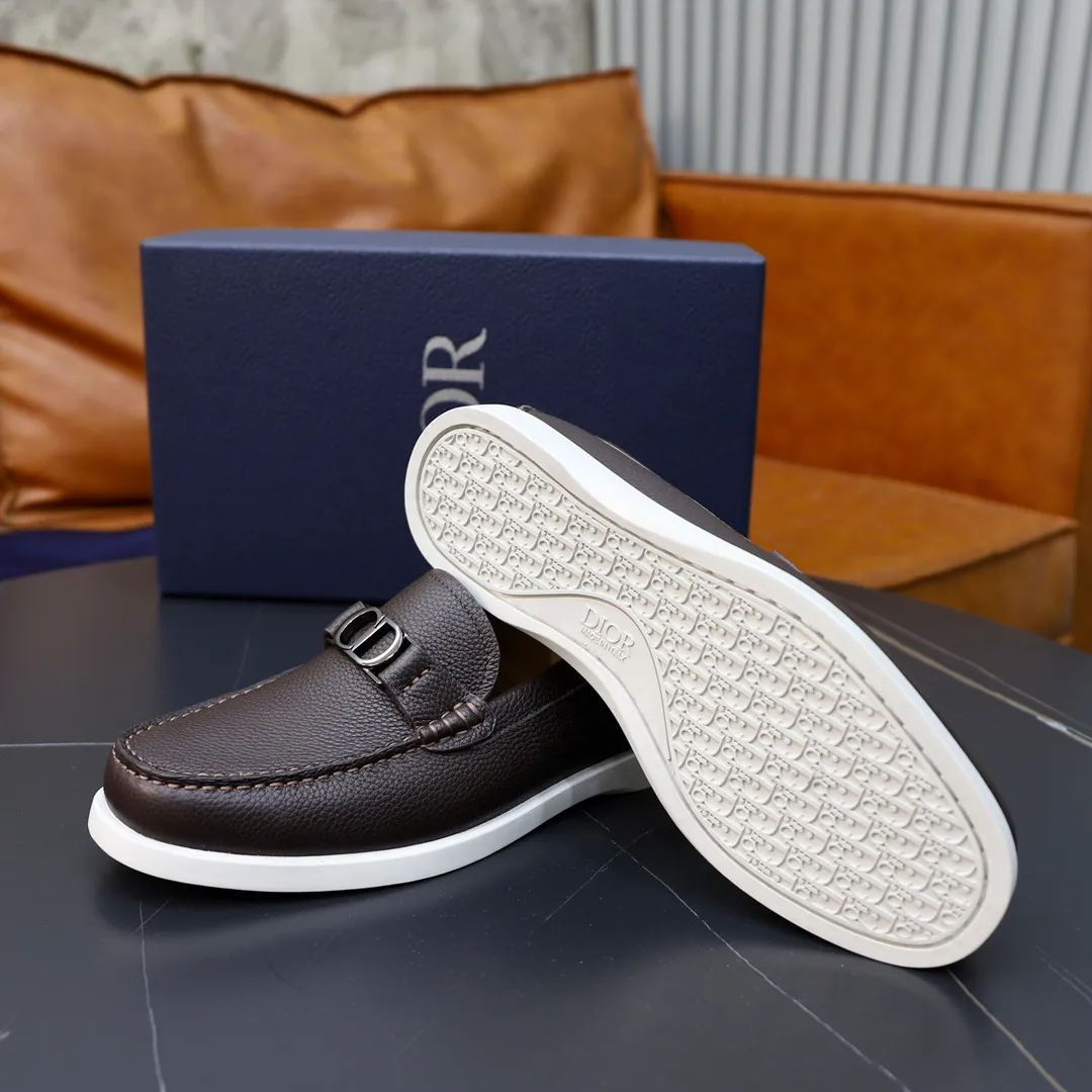 Ex-factory price: 540🙅‍♂️🙅‍♂️🙅‍♂️ Brand: Dior DIOR Standard code: Men's code 38/44 (45 can be customized) Grade: Same as the official website Material: Original cowhide stitching, cowhide lining, original TPU wear-resistant soft outsole Style categories: Leisure and sports version, footwear for driving, young fashion, European and American trends, British style Color: actual picture color